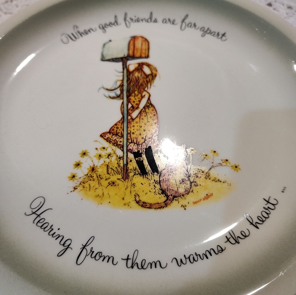 Holly Hobbies Collectors Plate 1970-1980 10 1/2" Collectors Edition - Picture 3 of 4